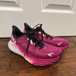 Arahi 6 Women’s Hoka Running Shoes